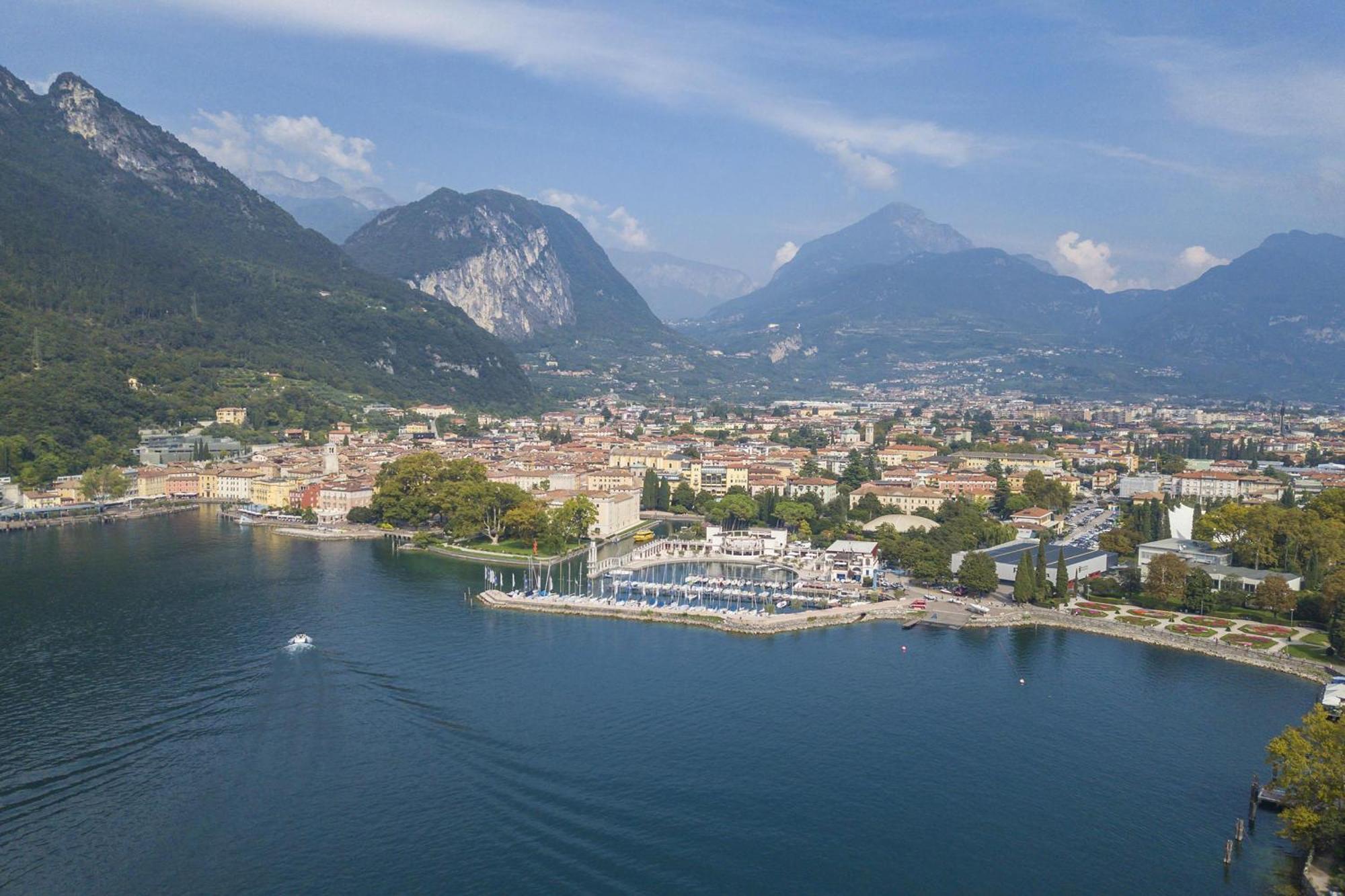 Casa Azzurra 150Mt From Lake - Happy Rentals Riva del Garda Bagian luar foto