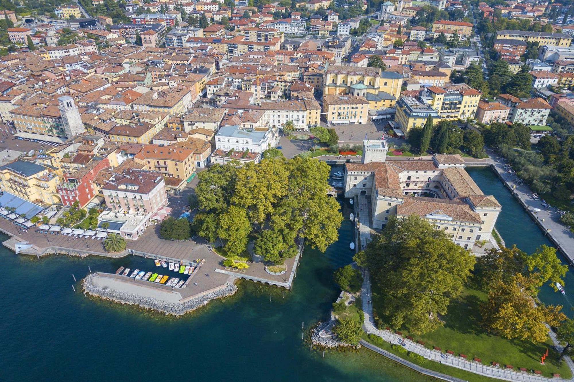 Casa Azzurra 150Mt From Lake - Happy Rentals Riva del Garda Bagian luar foto