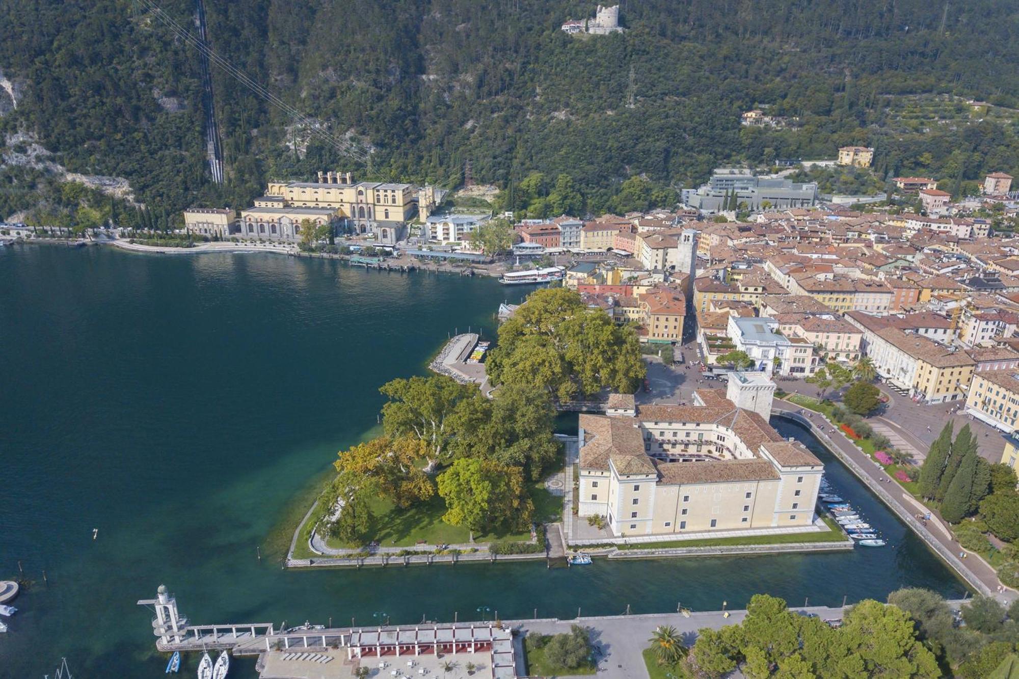 Casa Azzurra 150Mt From Lake - Happy Rentals Riva del Garda Bagian luar foto
